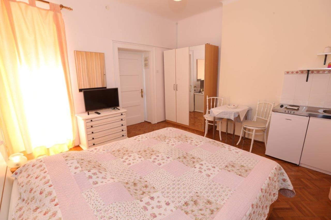 Studio Apartments Cavrak With Terrace Baška Екстериор снимка