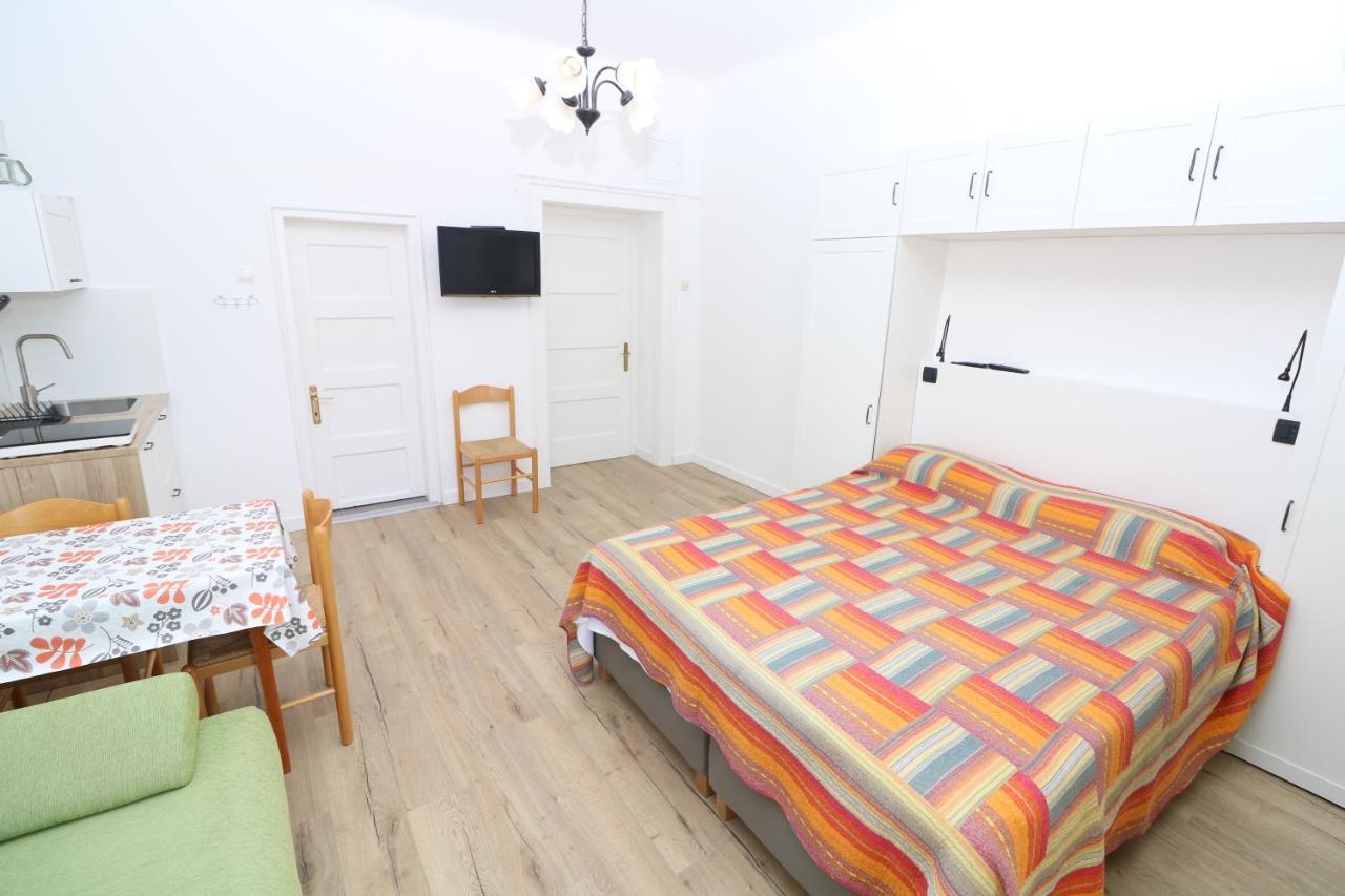 Studio Apartments Cavrak With Terrace Baška Екстериор снимка