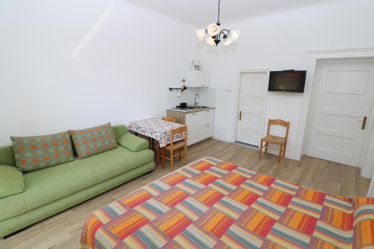 Studio Apartments Cavrak With Terrace Baška Екстериор снимка