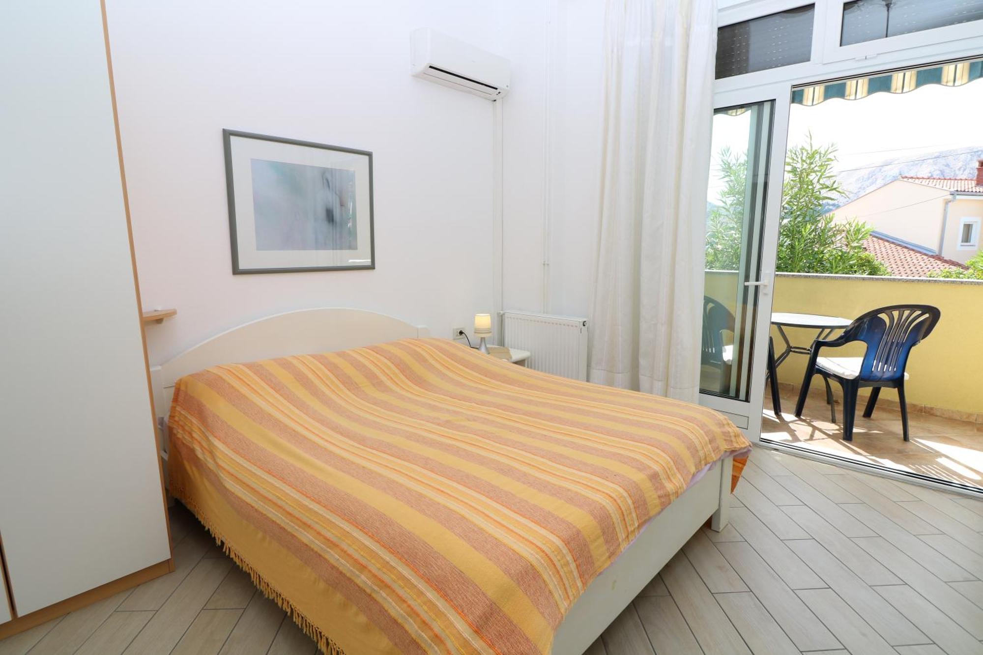 Studio Apartments Cavrak With Terrace Baška Стая снимка