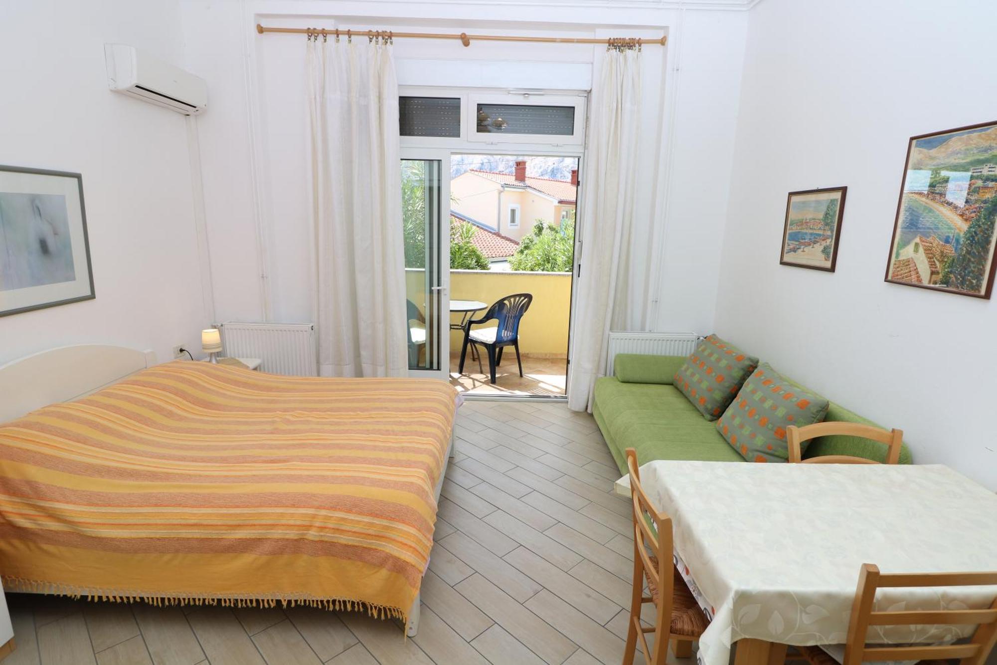 Studio Apartments Cavrak With Terrace Baška Стая снимка