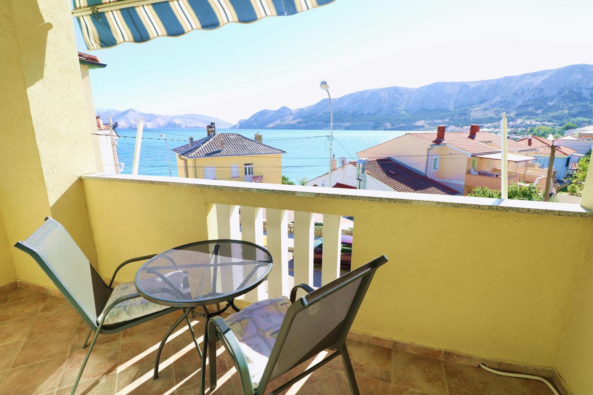Studio Apartments Cavrak With Terrace Baška Стая снимка