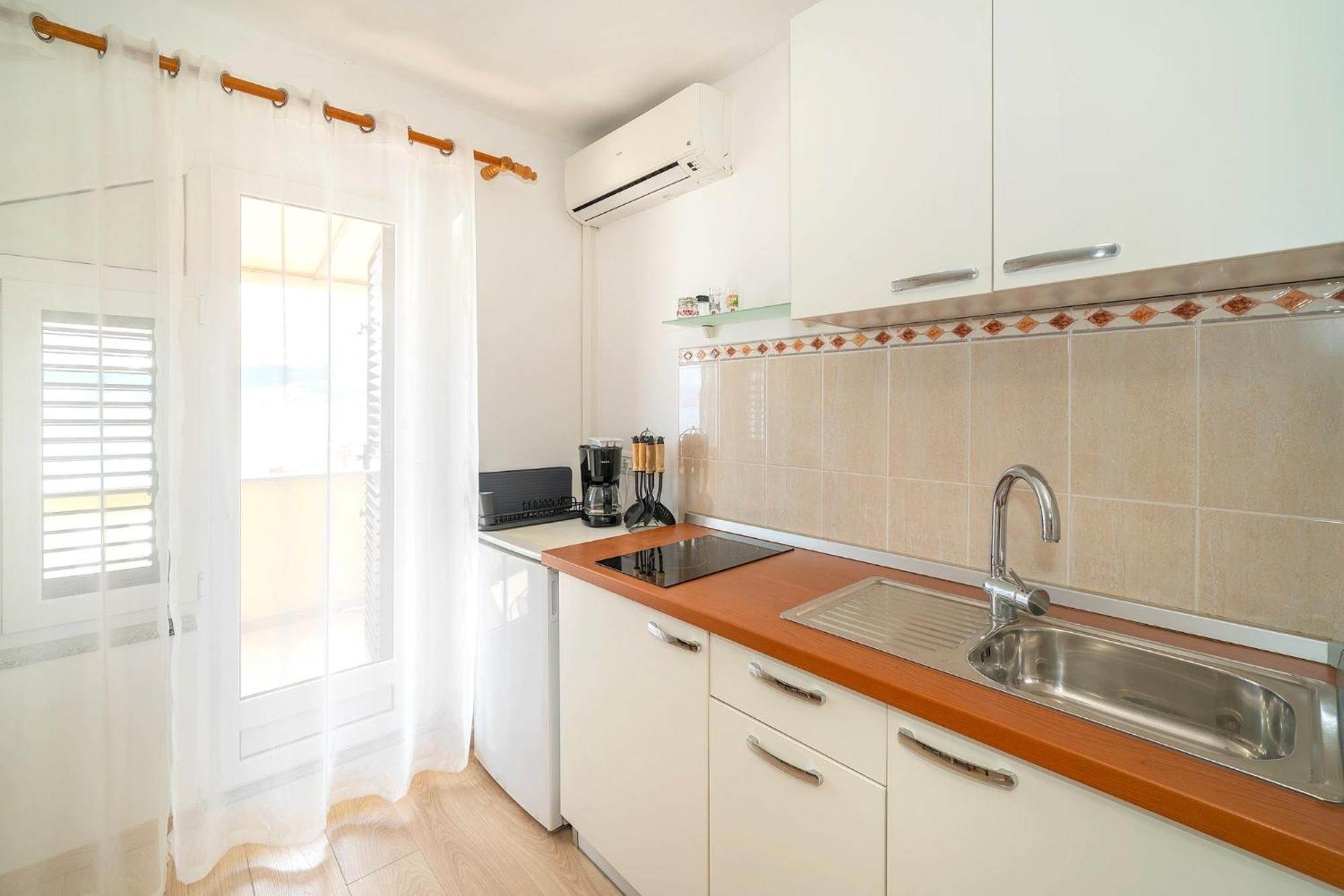 Studio Apartments Cavrak With Terrace Baška Екстериор снимка